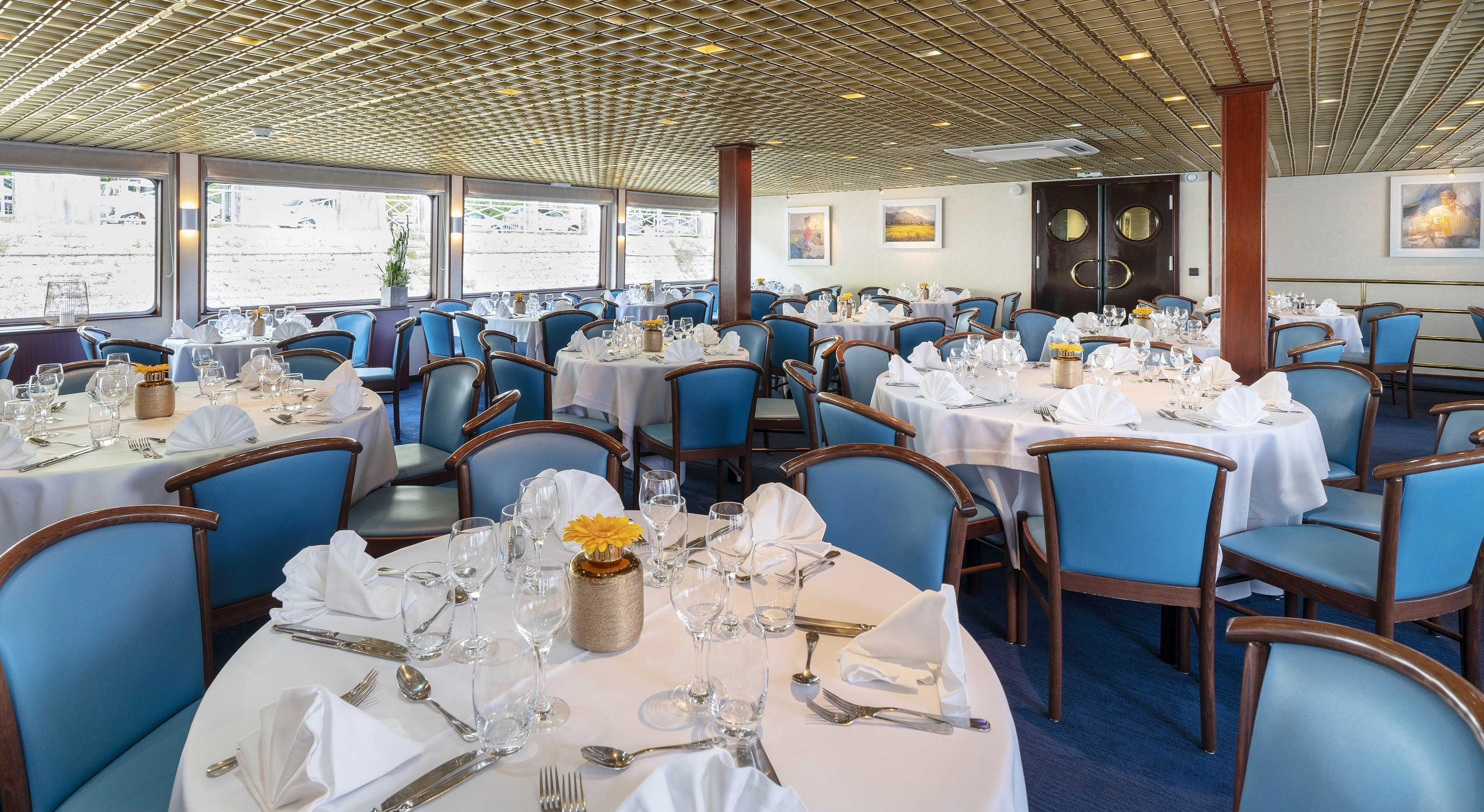 CroisiEurope MS Mistral Restaurant.jpg